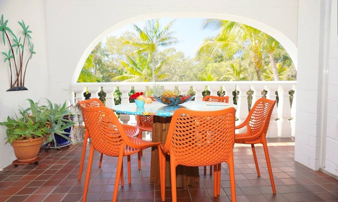 Point Lookout Apartment | Walk to beach, air conditioned and spacious.