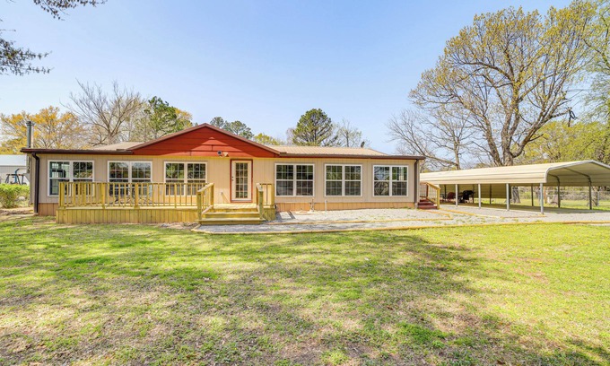 Longtown House | Walk to Beach: Eufaula 'Fisherman’s Delight' Home