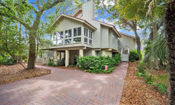 Saint Helena Island House | Walk to Beach, Golf Cart Included, Pets Considered - 701 Flying Fish