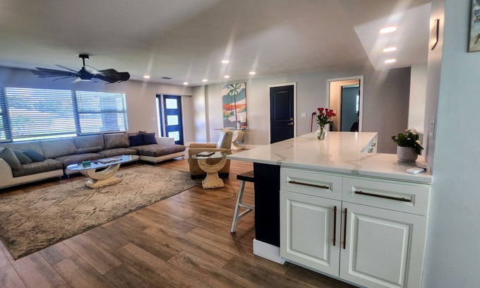 South Island House | Walk to Beach Immaculate Double Masters + 1 Bedroom Sleeps 8