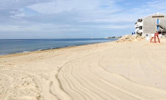Misquamicut House | WALK TO BEACH! Misquamicut cottage Weekly rentals