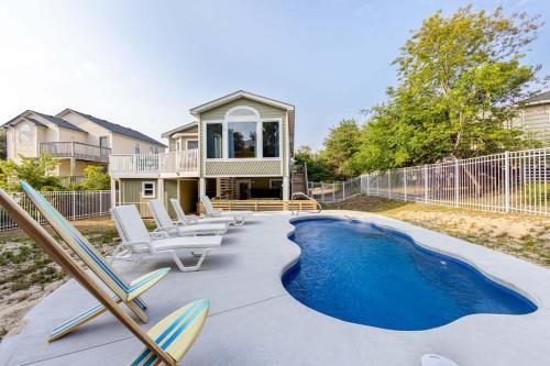 Duck House | Walk to Beach or Sound Pool & Hot Tub
