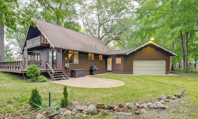 Caseville Cabin | Walk to Beach: Pet-Friendly Caseville Cabin