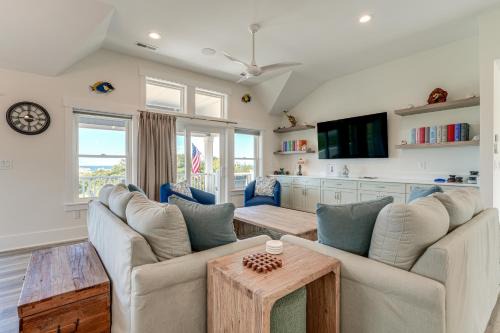 Southern Shores House | Walk to Beach Southern Shores Retreat with Hot Tub