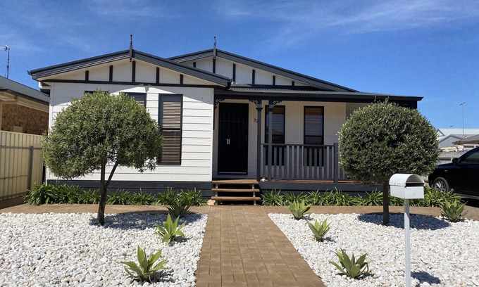 Moonta Bay House | Walk to beautiful Simms Cove beach.