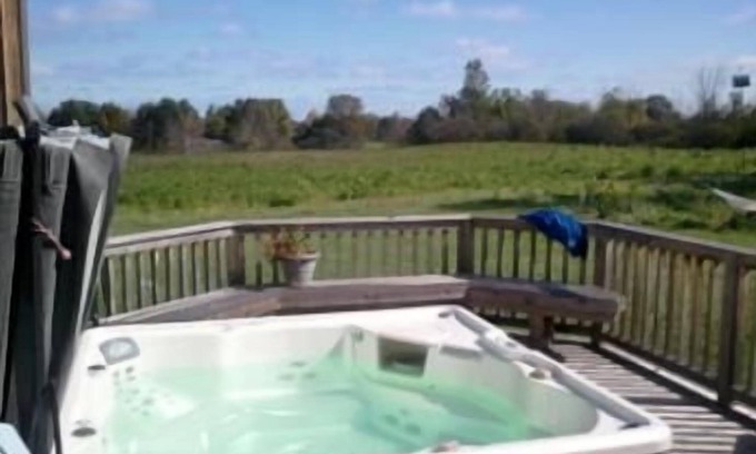 Dicken House | Walk to Big House, hot tub after the game!