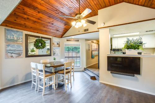 Lake Dallas House | Walk to Boat Ramp Texas Home Near Lewisville Lake