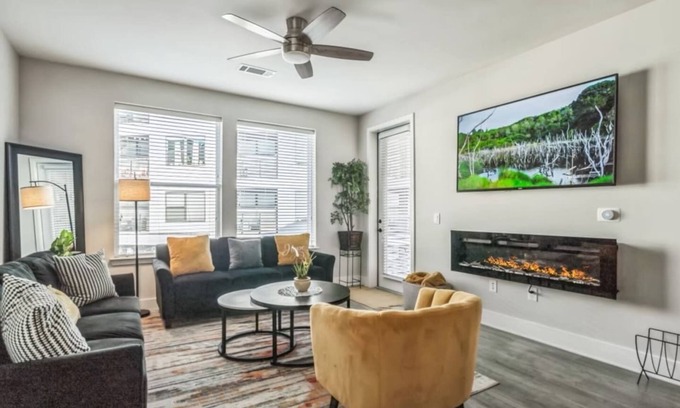 Cumberland Apartment | Walk to Braves, King bed, Mercedes Benz Stadium