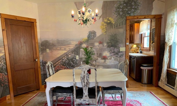 South End Apartment | Walk to breweries, restaurants, bike path, the lake, Farmer's Market, groceries!
