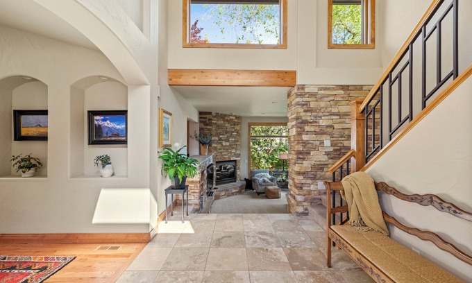 Broadmoor House | WALK TO BROADMOOR/Meeting space galore