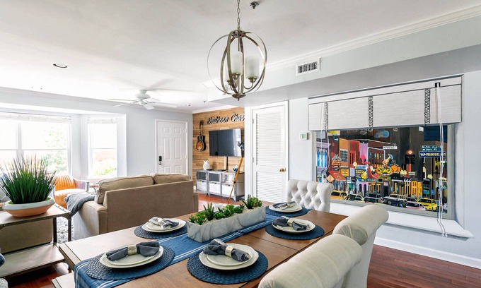 Rutledge Hill House | Walk To Broadway-Charming Modern-Historic Townhome