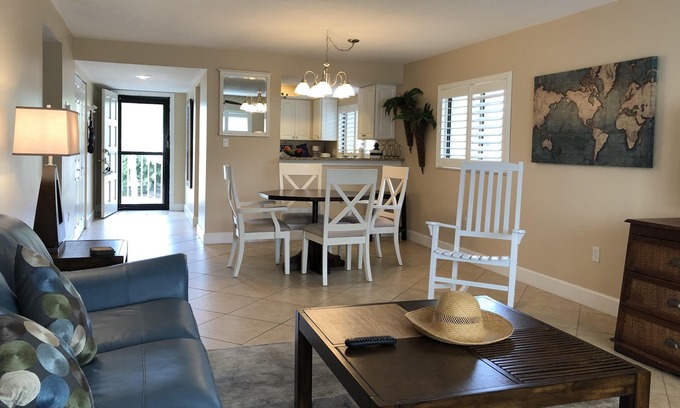 Siesta Key Condo | Walk To Crescent Beach, Updated Sea Winds Condo