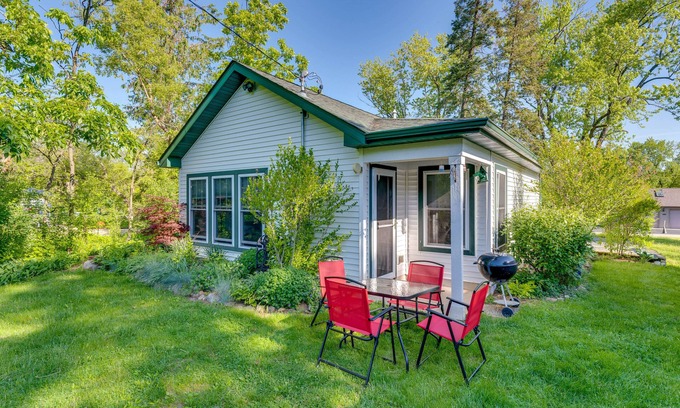 Delavan Lake House | Walk to Delavan Lake: Extended Stay Home w/Yard