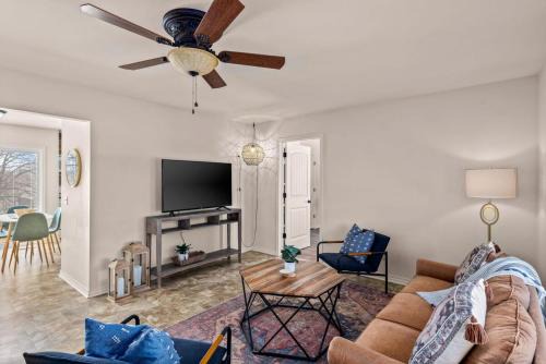 Fayetteville House | Walk to Dickson St - Pet-Friendly Home with Yard