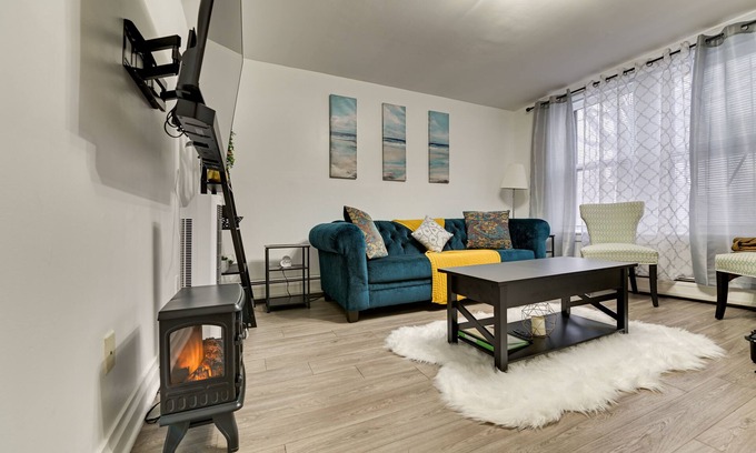 Albany Apartment | Walk to Downtown Albany: Ten Broeck Triangle Apt!