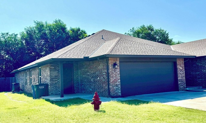 Edmond House | Walk to Downtown Edmond! Pet Friendly, Garage Access, King Bed!