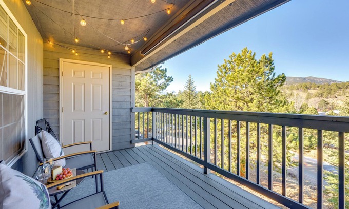 Estes Park Condo | Walk to Downtown: Mountain-View Estes Escape
