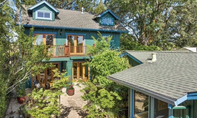 Sebastopol House | Walk to Downtown Sebastopol Luxe Vacation Living