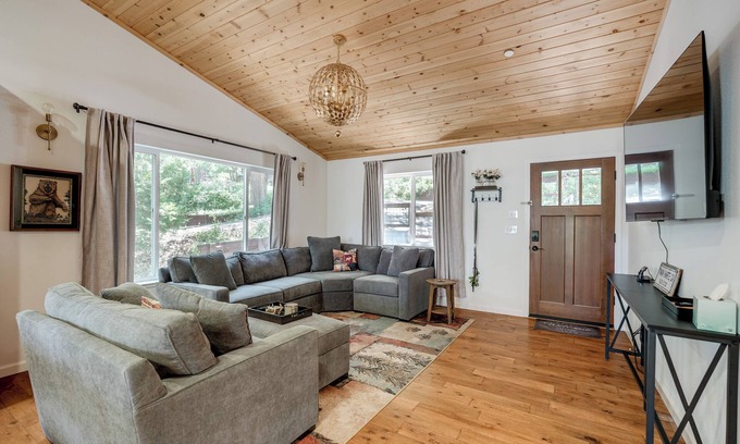Twain Harte Cabin | Walk to Dtwn: Charming Family Cabin in Twain Harte