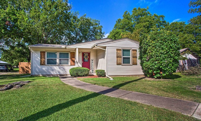 Forney Cottage | Walk to Dtwn Forney: 'GiGi's Place' w/Fire Pit