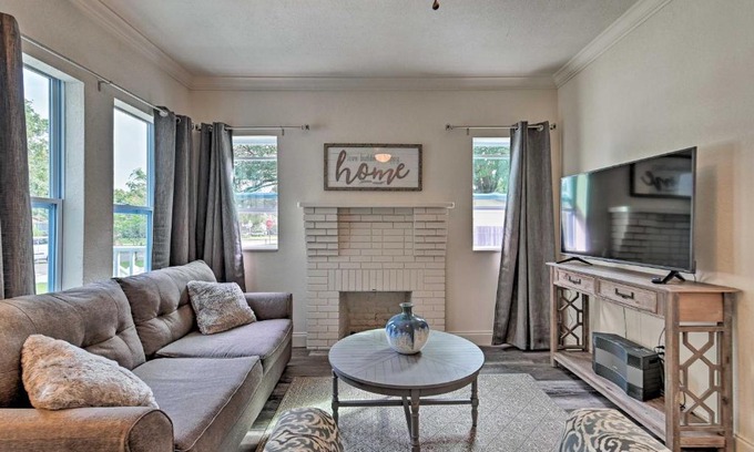 Winter Garden House | Walk to Dtwn Winter Garden Home with Patio