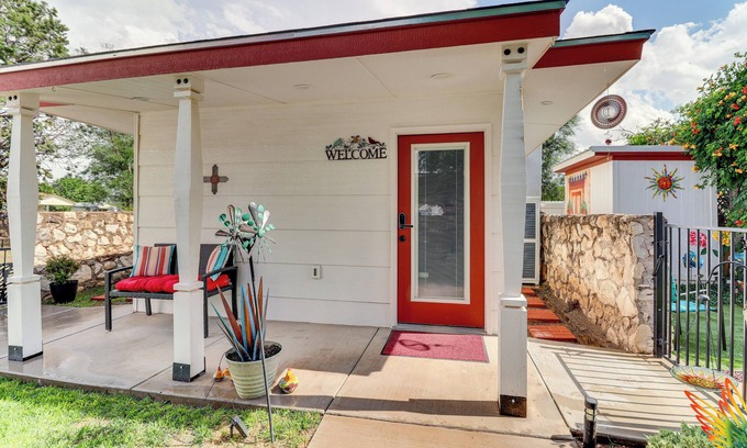 Portales House | Walk to ENMU: Quiet Casita w/Pet-Friendly Yard