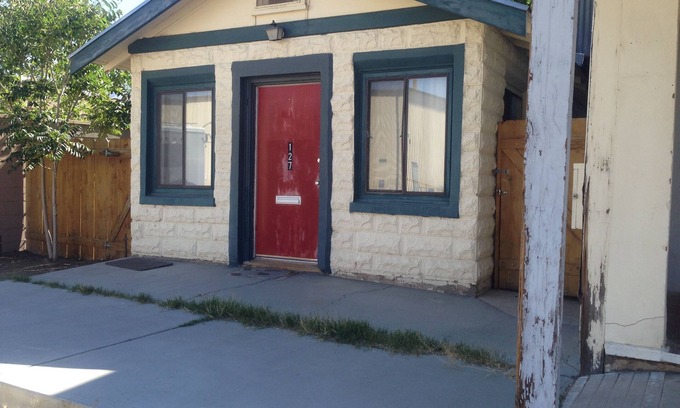 Lone Pine Cottage | walk to everything in town