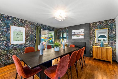 Castlewood House | Walk To Fiddlers Grn, Hot Tub, Mini Golf, Theater