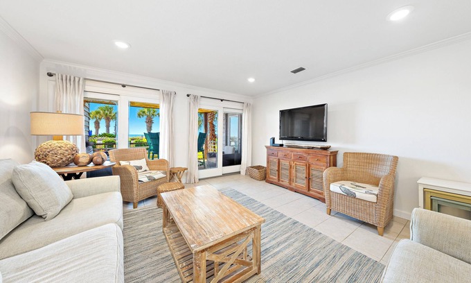 Ono Island Condo | Walk to FloraBama | 2 Pools | 2 Boat Docks w/Slips | My Beach Getaways