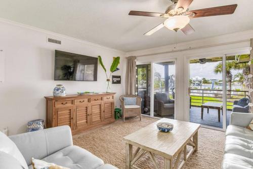 Ono Island Apartment | Walk to Florabama from Renovated Ground Floor 2Bd-2Ba with Pickleball, Boat Slips