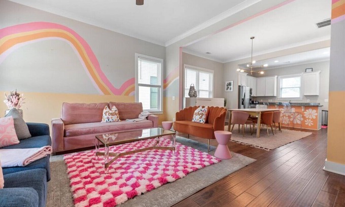 Dixon Park House | Walk to Forsyth, River Street, and Downtown! Pet Friendly, large fenced in yard!