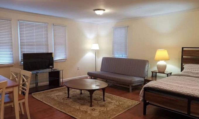 Framingham Apartment | Walk to FSU/shopping center, private entrance