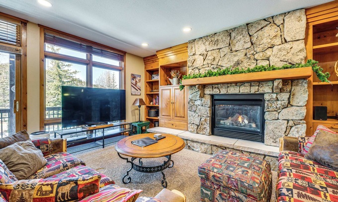 Old Town Condo | Walk to Gondola: Condo w/Deck in Winter Park!