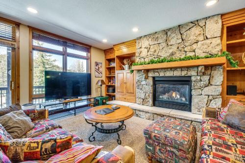 Old Town Apartment | Walk to Gondola Condo with Deck in Winter Park!