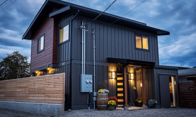 Okanagan-Similkameen House | Walk to hospital! Custom built 2 bedroom/3 bath perfect home away from home