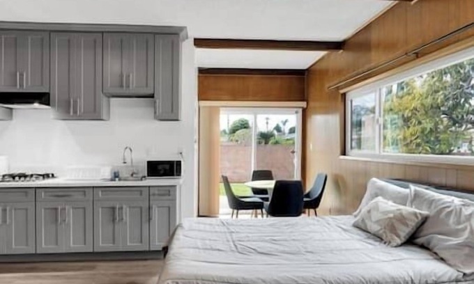 City of Industry Apartment | Walk to In-N-Out near Disney