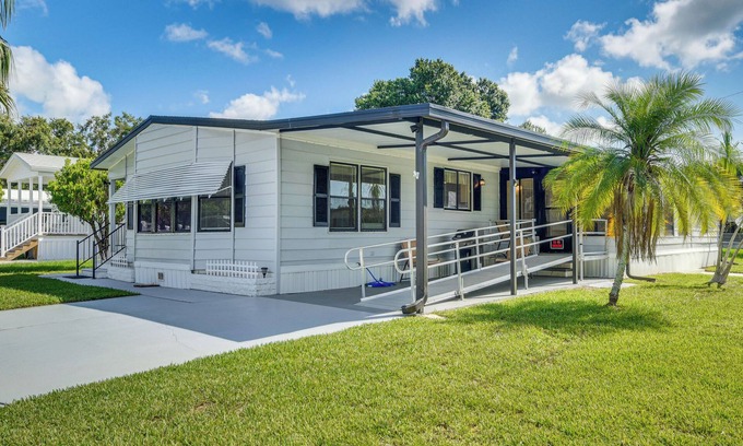 Edgewater House | Walk to Indian River From Pet-Friendly Home!