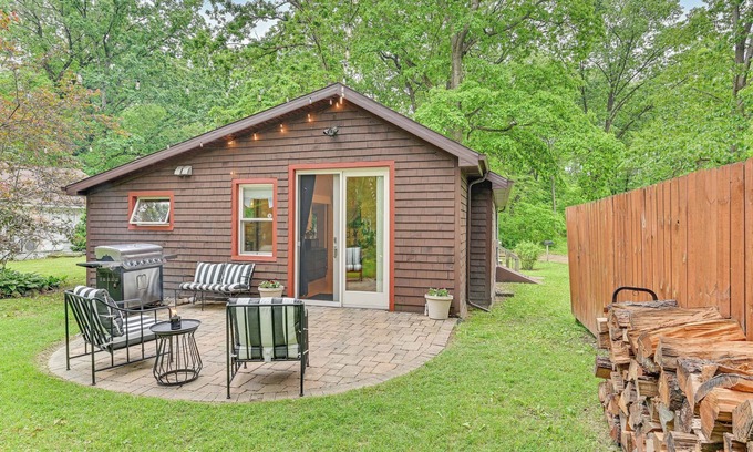 Cassopolis House | Walk to Kelsey Lake: Cassopolis Home w/Yard!
