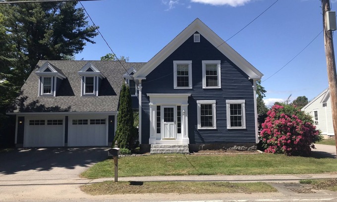 Kennebunk House | Walk to Kennebunkport and the beach