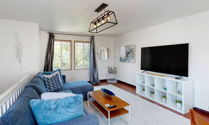Village of La Jolla House | Walk to La Jolla Village and ocean from this charming cottage
