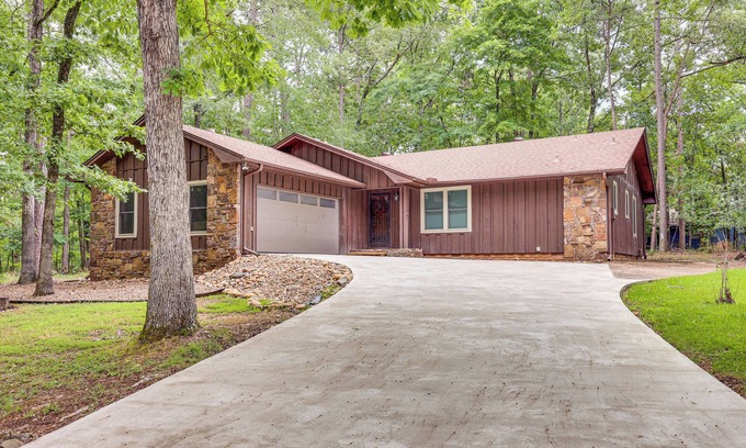Hot Springs Village House | Walk to Lake DeSoto: Hot Springs Village Retreat!