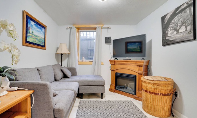 Oak Grove Apartment | Walk to Lake George: Guest Suite in Oak Grove