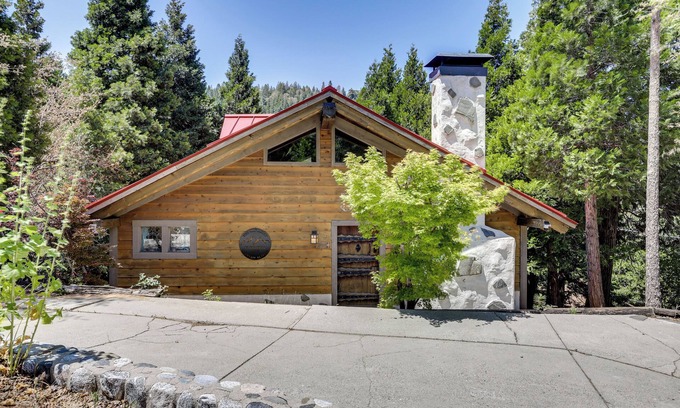 Crestline Cabin | Walk to Lake Gregory: Family Retreat w/Patio!
