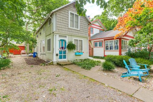 Lakeside House | Walk to Lake Historic Lakeside Marblehead Cottage