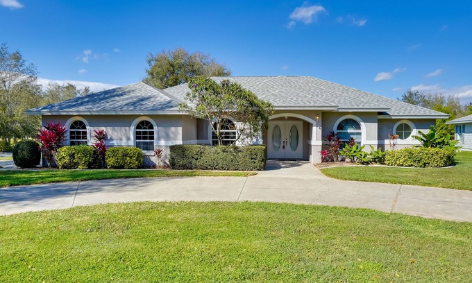 Sebring House | Walk to Lake: Home w/Screened Porch in Sebring!