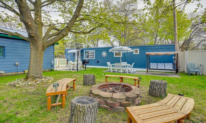 Caseville Cottage | Walk to Lake Huron: Pet-Friendly Caseville Cottage