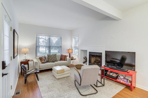 South Haven Apartment | Walk to Lake Michigan - South Haven Condo!