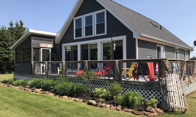 Lakeside Cottage | Walk to Lakeside Beach and Crowbush Cove Golf What More Could You Want?