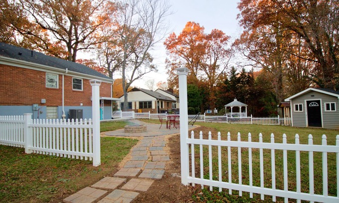 Lynchburg House | Walk to Liberty U Guest House!