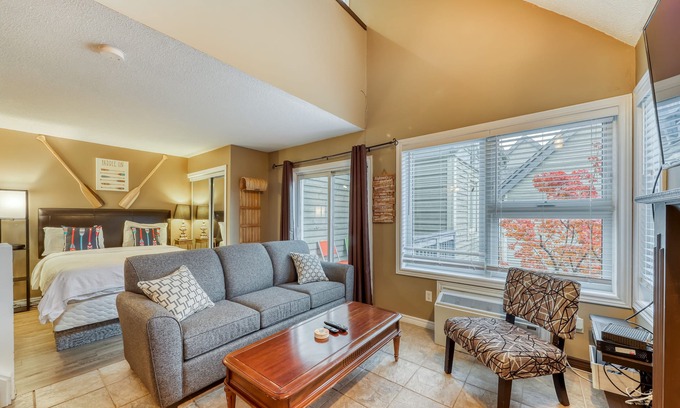 Craigleith House | Walk-to-lifts condo w/shared pool, tennis - on shuttle route